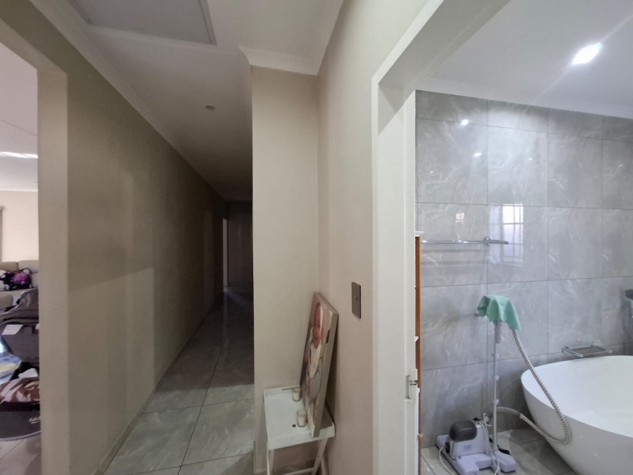 4 Bedroom Property for Sale in Waterkloof East North West
